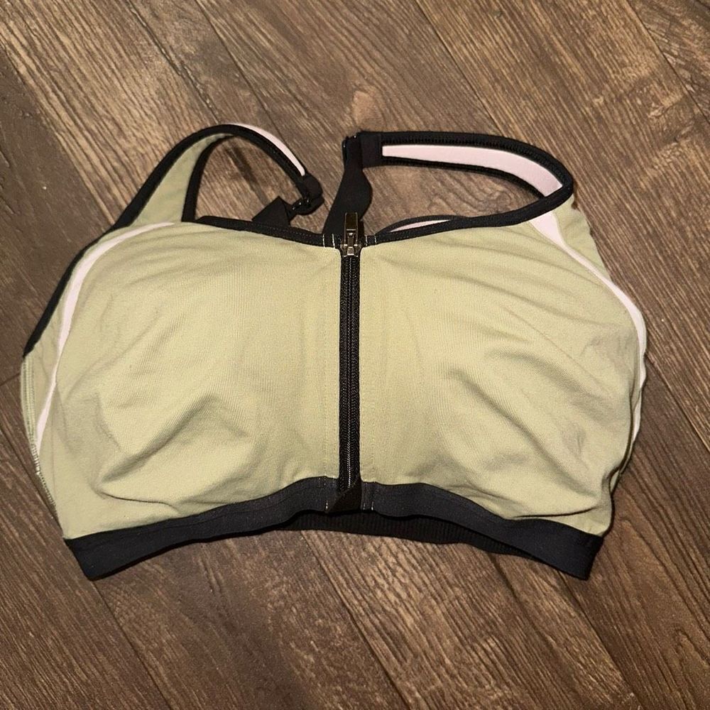 Victoria’s Secret green & pink knockout 34DDD sports bra
